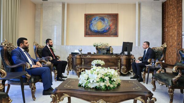 استقبل الرئيس السوري للمرحلة الانتقالية أحمد الشرع، في العاصمة دمشق رئيس جهاز المخابرات الوطني العراقي حميد الشطري - سبوتنيك عربي