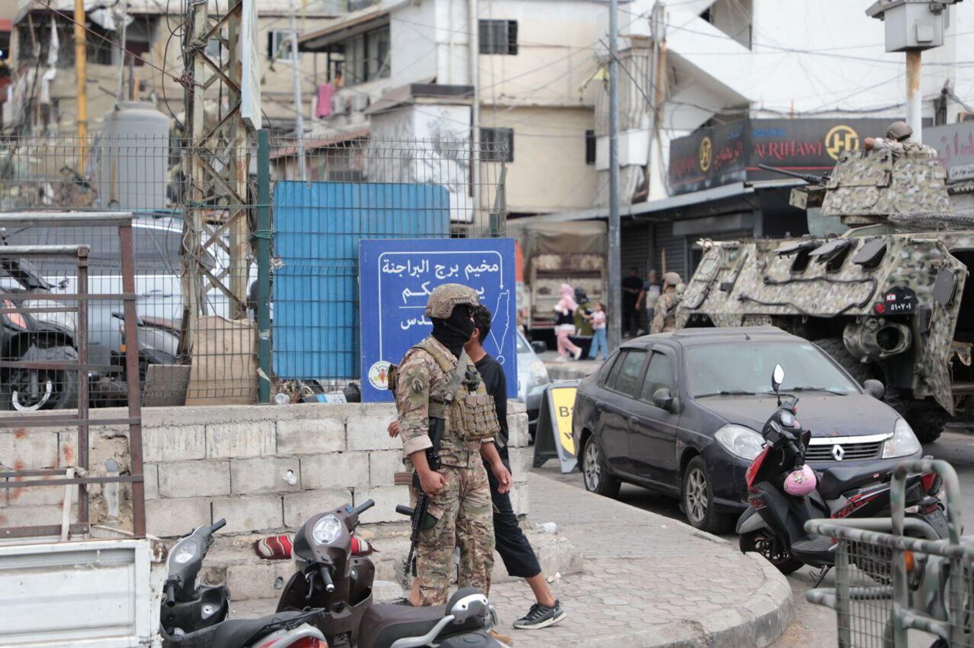 الجيش اللبناني يتسلم دفعة جديدة من سلاح الفصائل الفلسطينية في المخيمات في بيروت - سبوتنيك عربي, 1920, 29.08.2025