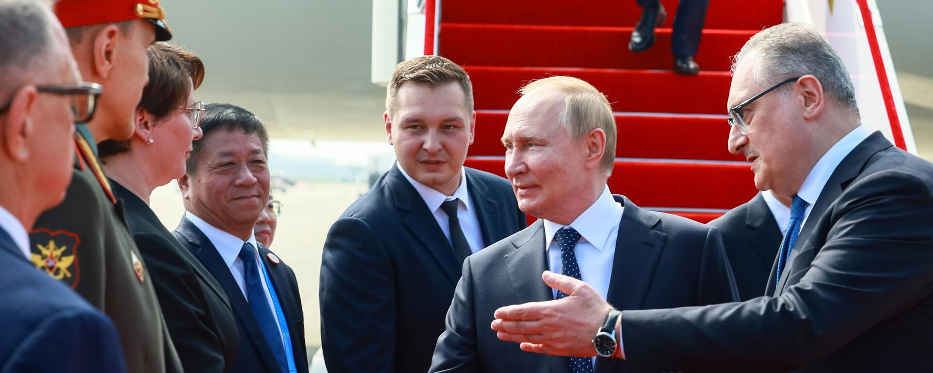 وصول الرئيس الروسي فلاديمير بوتين إلى مطار بينهاي في تيانجين بالصين للمشاركة في قمة منظمة شنغهاي للتعاون - سبوتنيك عربي, 1920, 31.08.2025