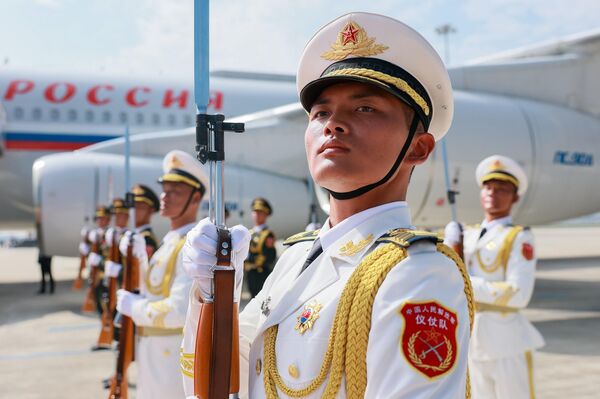 حرس الشرف الصيني خلال استقبال الرئيس الروسي فلاديمير بوتين في الصين  - سبوتنيك عربي