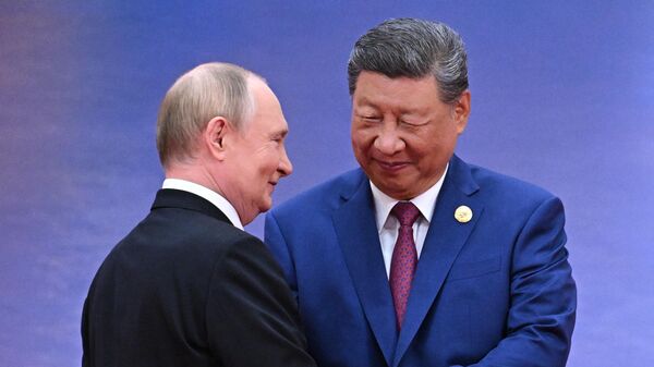 الرئيس الروسي فلاديمير بوتين، ورئيس جمهورية الصين الشعبية شي جين بينغ - سبوتنيك عربي