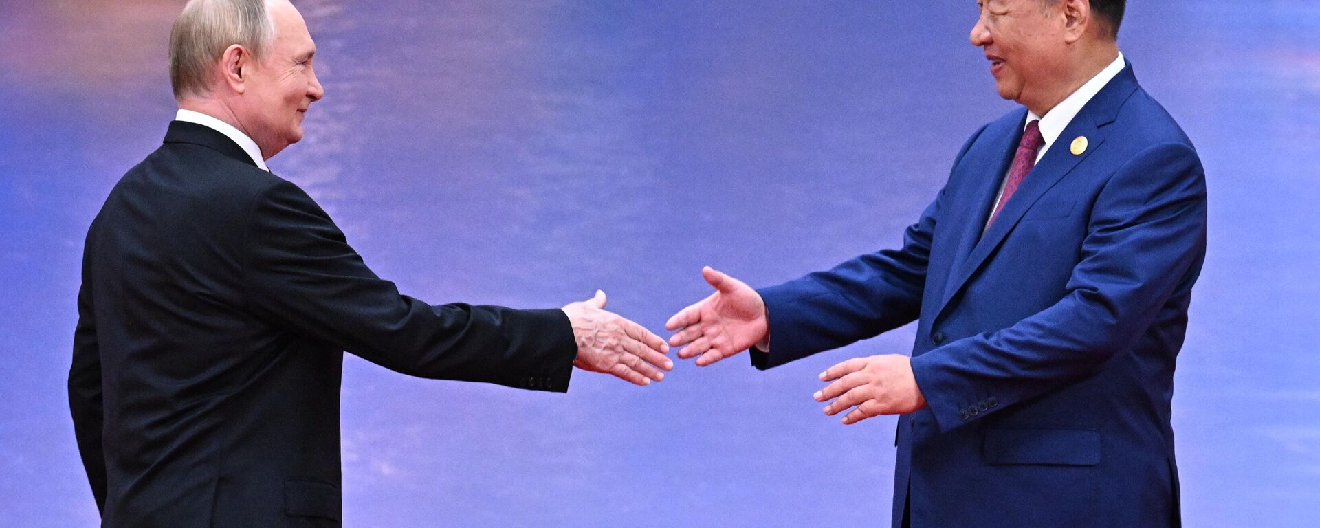الرئيس الروسي فلاديمير بوتين، ورئيس جمهورية الصين الشعبية شي جين بينغ - سبوتنيك عربي, 1920, 02.10.2025