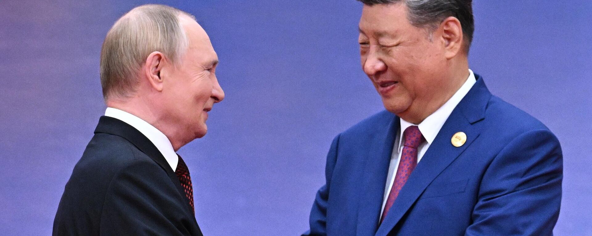 الرئيس الروسي فلاديمير بوتين، ورئيس جمهورية الصين الشعبية شي جين بينغ - سبوتنيك عربي, 1920, 13.11.2025