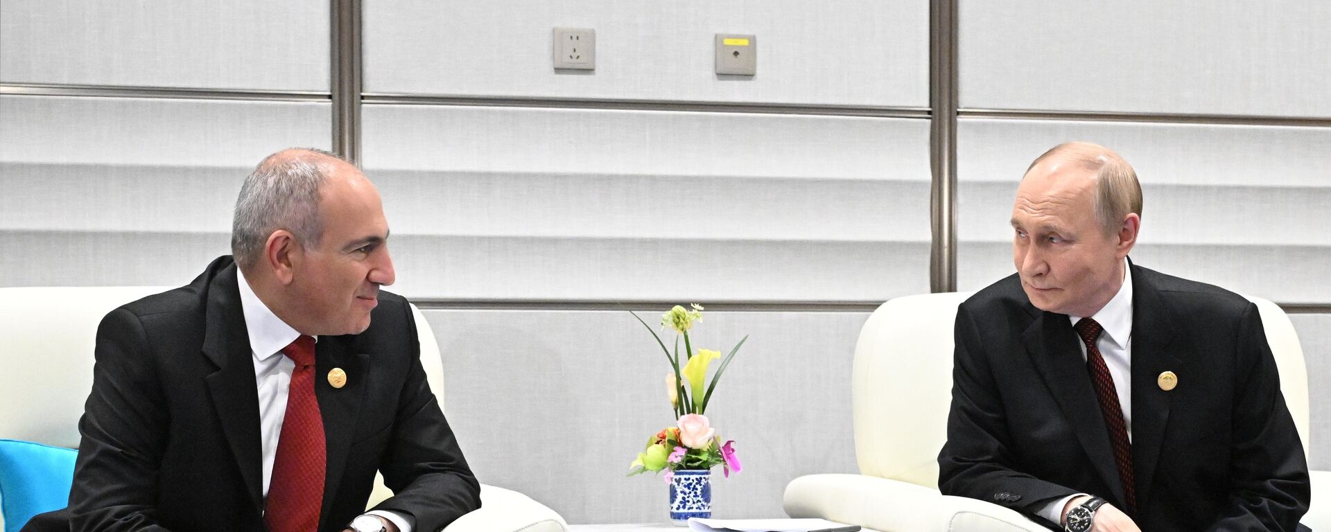 الرئيس الروسي فلاديمير بوتين مع رئيس الوزراء الأرميني نيكول باشينيان - سبوتنيك عربي, 1920, 25.09.2025