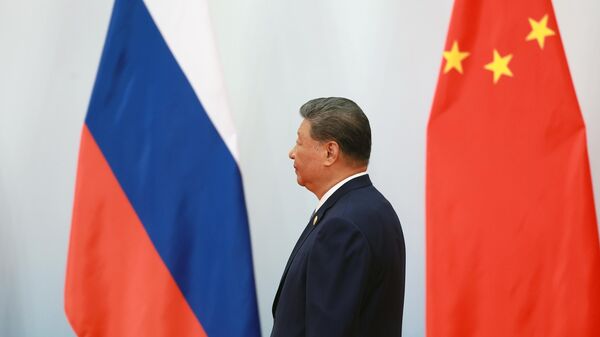 رئيس جمهورية الصين الشعبية شي جين بينغ في حفل الترحيب الرسمي لرؤساء الوفود المشاركين في اجتماع مجلس رؤساء دول منظمة شنغهاي للتعاون في تيانجين. - سبوتنيك عربي