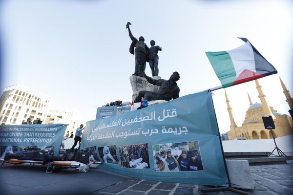 وقفة تضامنية في ساحة الشهداء: الصحافيون في بيروت يرفعون الصوت نصرة لزملائهم في غزة - سبوتنيك عربي