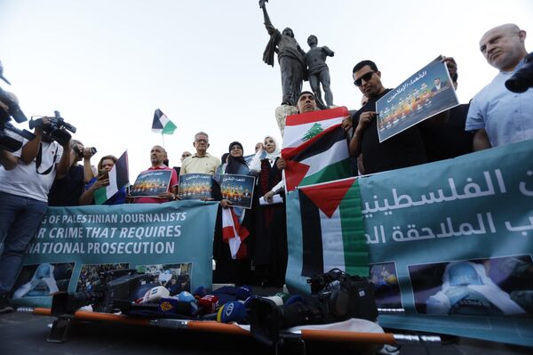 وقفة تضامنية في ساحة الشهداء: الصحافيون في بيروت يرفعون الصوت نصرة لزملائهم في غزة - سبوتنيك عربي