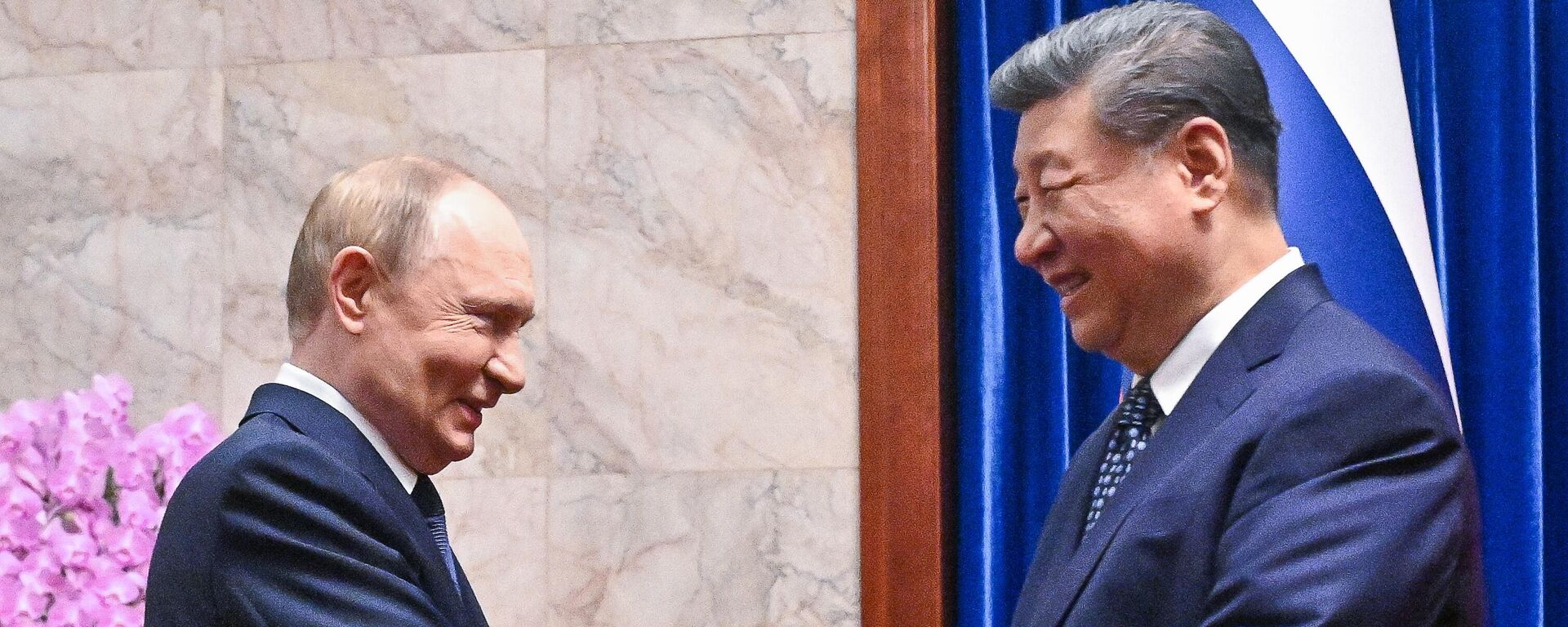 الرئيس الروسي فلاديمير بوتين ورئيس جمهورية الصين الشعبية شي جين بينج خلال اجتماع في بكين. - سبوتنيك عربي, 1920, 02.09.2025