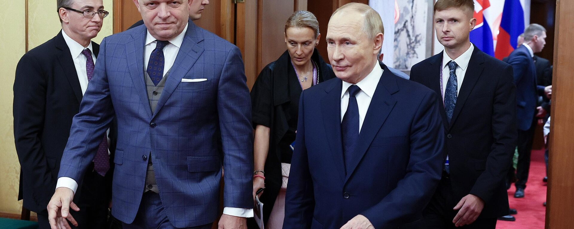 الرئيس الروسي فلاديمير بوتين، اليوم الثلاثاء، خلال لقائه مع رئيس وزراء جمهورية سلوفاكيا روبرت فيتسو في الصين - سبوتنيك عربي, 1920, 02.09.2025