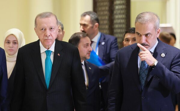 الرئيس التركي رجب طيب أردوغان، بعد لقائه الرئيس الروسي فلاديمير بوتين، على هامش قمة منظمة "شنغهاي للتعاون" في تيانجين - سبوتنيك عربي