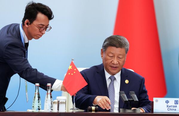 رئيس جمهورية الصين الشعبية شي جين بينغ، في اجتماع مجلس رؤساء دول منظمة "شنغهاي للتعاون" في تيانجين - سبوتنيك عربي