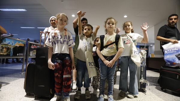 عائلات غزاوية تحمل آلام الحرب إلى بيروت - سبوتنيك عربي