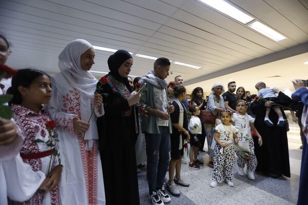 عائلات غزاوية تحمل آلام الحرب إلى بيروت - سبوتنيك عربي