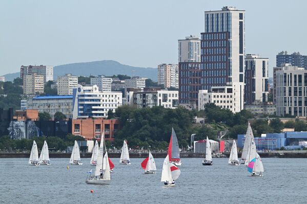 موكب الأشرعة يستقطب زوار المنتدى الاقتصادي الشرقي العاشر. - سبوتنيك عربي