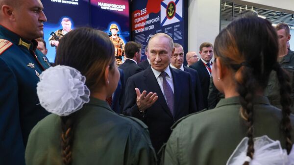 رحلة عمل الرئيس فلاديمير بوتين إلى فلاديفوستوك رحلة عمل الرئيس فلاديمير بوتين إلى فلاديفوستوك - سبوتنيك عربي