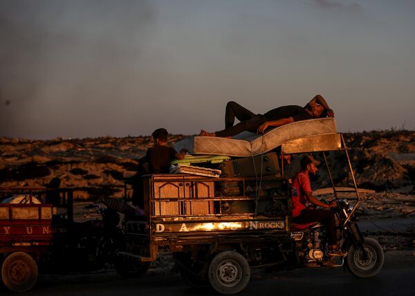 نزوح سكان مدينة غزة نتيجة الهجمات الإسرائيلية المتزايدة على المدينة - سبوتنيك عربي