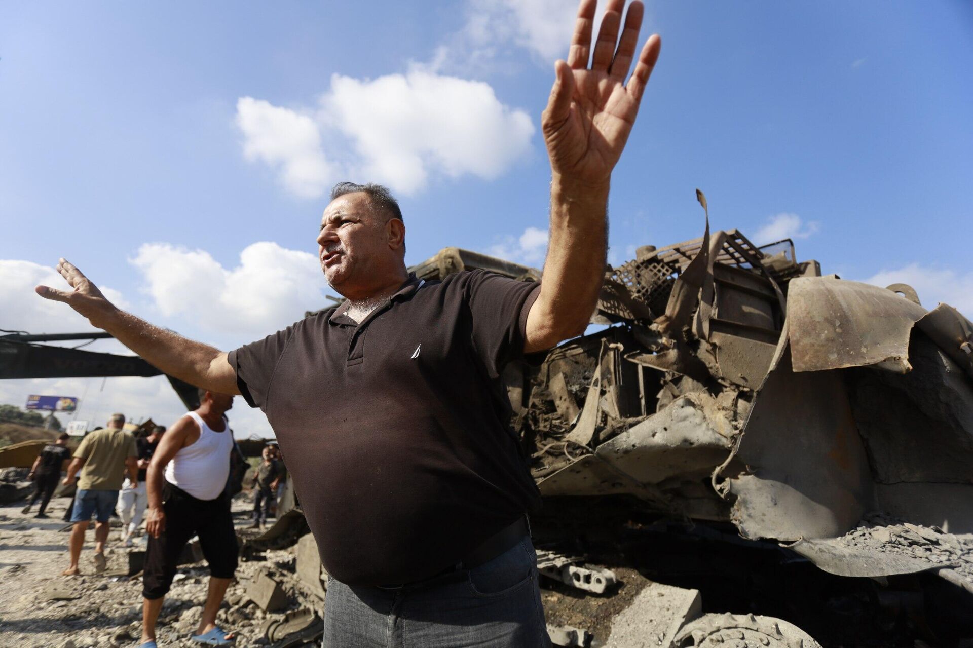 تصعيد إسرائيلي يستهدف ساحة للاَليات في جنوب لبنان  - سبوتنيك عربي, 1920, 04.09.2025