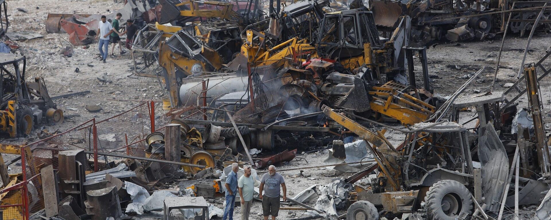 تصعيد إسرائيلي يستهدف ساحة للاَليات في جنوب لبنان  - سبوتنيك عربي, 1920, 05.09.2025