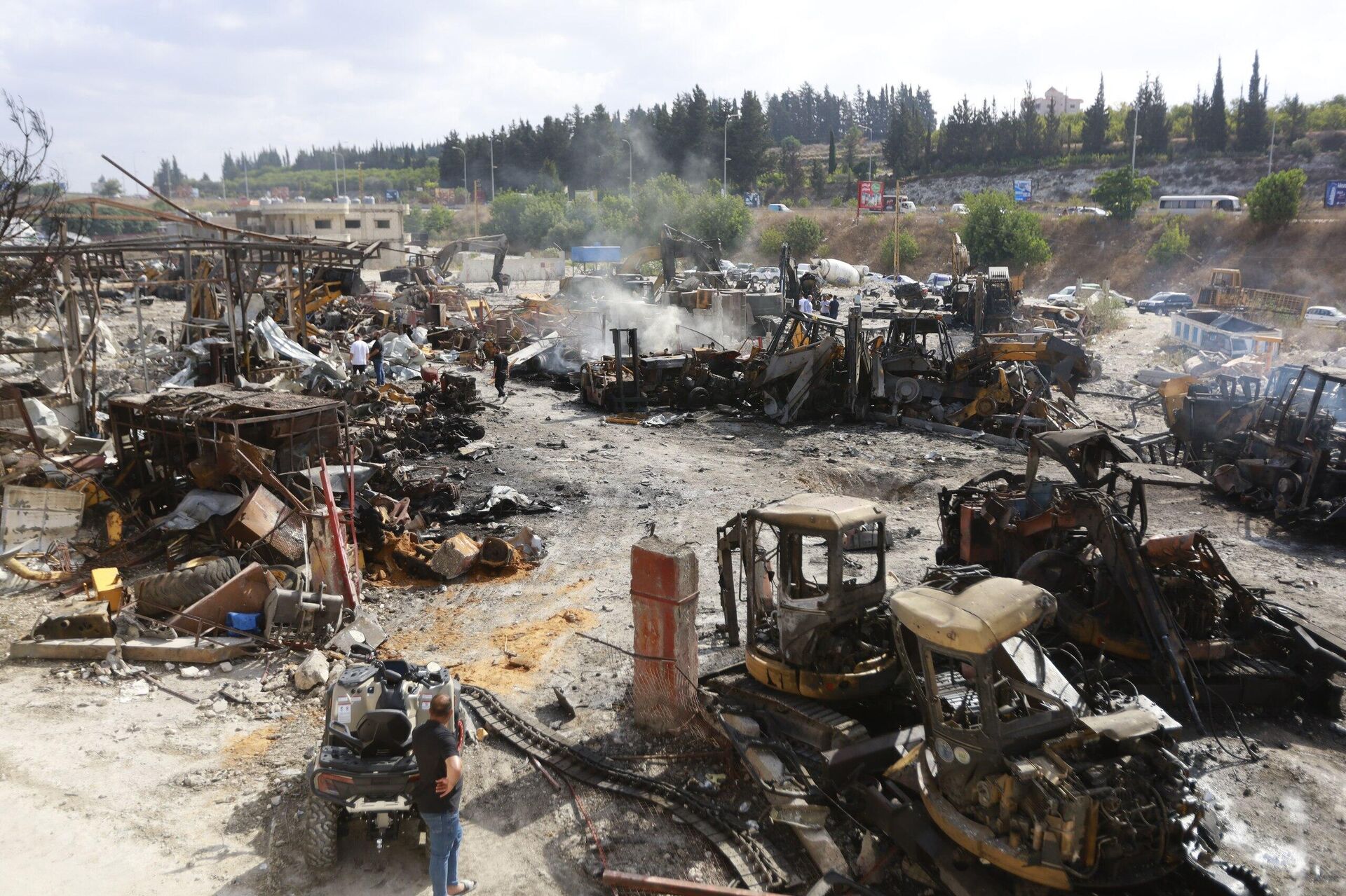 تصعيد إسرائيلي يستهدف ساحة للاَليات في جنوب لبنان  - سبوتنيك عربي, 1920, 04.09.2025