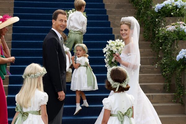 وصل ألويس، ولي عهد ليختنشتاين، والأميرة ماري كارولين من ليختنشتاين إلى حفل زفاف الأميرة ماري كارولين من ليختنشتاين على السيد ليوبولدو مادورو فولمر في كاتدرائية القديس فلورين في فادوز، ليختنشتاين، في 30 أغسطس 2025. - سبوتنيك عربي