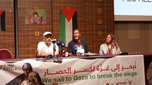 مانديلا مانديلا يعلن في مؤتمر صحغي انضمامه الى أسطول الصمود لكسر الحصار عن غزة، تونس، 5 سبتمبر/ أيلول 2025  - سبوتنيك عربي