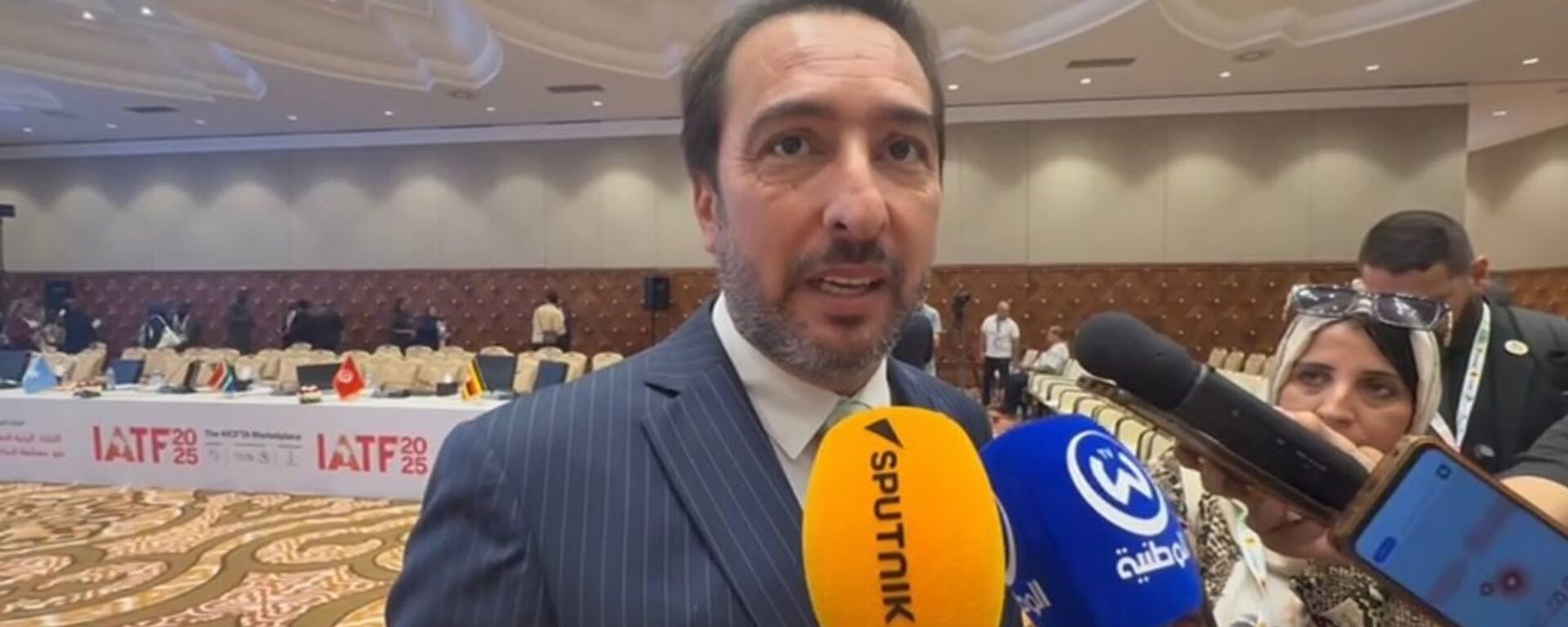 كمال مولى، رئيس مجلس التجديد الاقتصادي الجزائري، على هامش الدورة الرابعة لمعرض التجارة البينية الأفريقية في الجزائر - سبوتنيك عربي, 1920, 07.09.2025