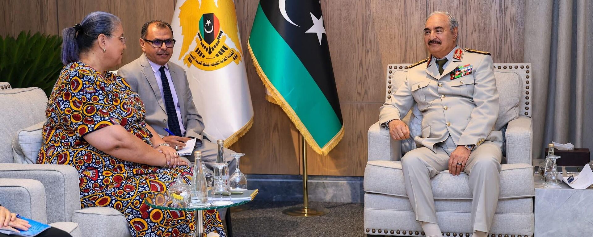 بحث القائد العام للقوات المسلحة الليبية المشير أركان حرب خليفة أبو القاسم حفتر، مع رئيسة بعثة الأمم المتحدة للدعم في ليبيا هانا تيتيه - سبوتنيك عربي, 1920, 18.10.2025