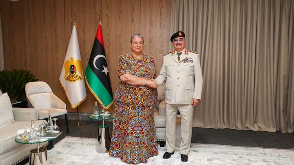 بحث القائد العام للقوات المسلحة الليبية المشير أركان حرب خليفة أبو القاسم حفتر، مع رئيسة بعثة الأمم المتحدة للدعم في ليبيا هانا تيتيه - سبوتنيك عربي