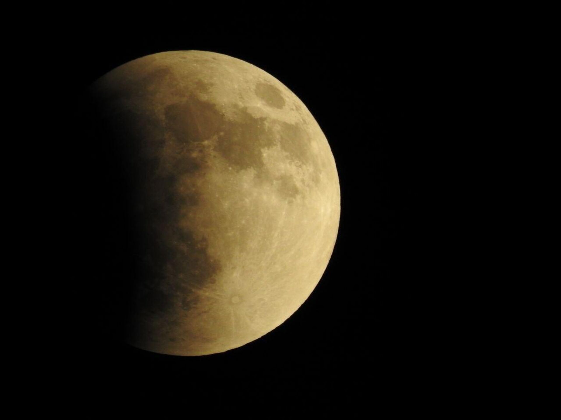 عدسة سبوتنيك ترصد ظاهرة خسوف القمر الكلي والقمر الوردي العملاق فوق سماء دولة الإمارات العربية المتحدة عدسة سبوتنيك ترصد ظاهرة خسوف القمر الكلي والقمر الوردي العملاق فوق سماء دولة الإمارات العربية المتحدة - سبوتنيك عربي, 1920, 07.09.2025