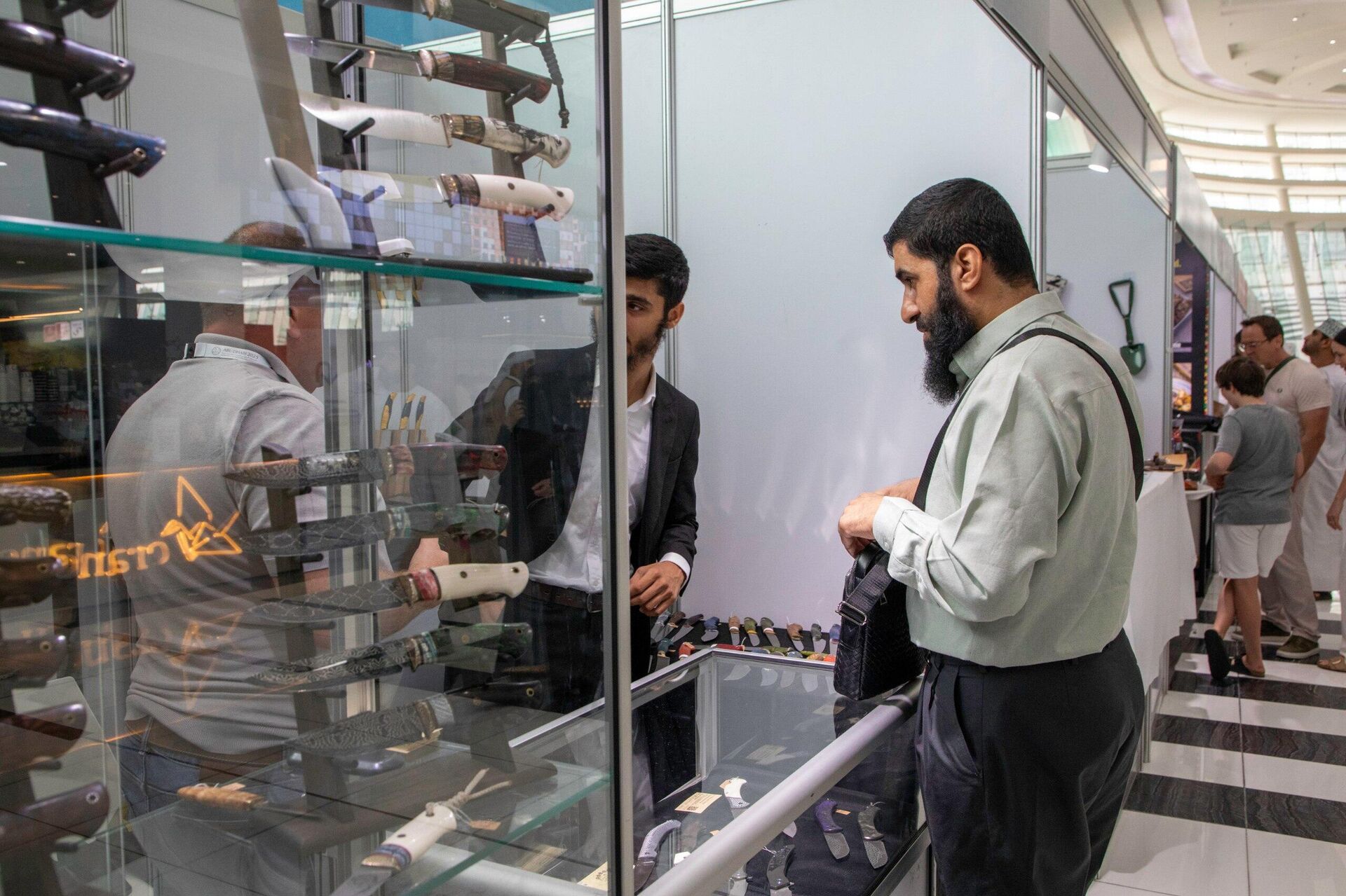 شركة زافيالوف للسكاكين تشارك للمرة الأولى في معرض أبو ظبي الدولي للصيد والفروسية، 8 سبتمبر/ أيلول 2025  - سبوتنيك عربي, 1920, 08.09.2025