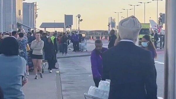 إخلاء مبنى ركاب داخل مطارفي لندن بسبب مواد خطرة - سبوتنيك عربي