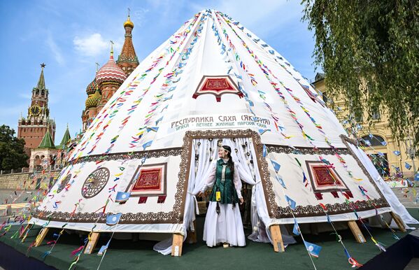 جناح جمهورية ساخا (ياقوتيا) في المهرجان السادس للجمعية الجغرافية الروسية "عجائب روسيا" في حديقة "زاريادي" في موسكو. - سبوتنيك عربي