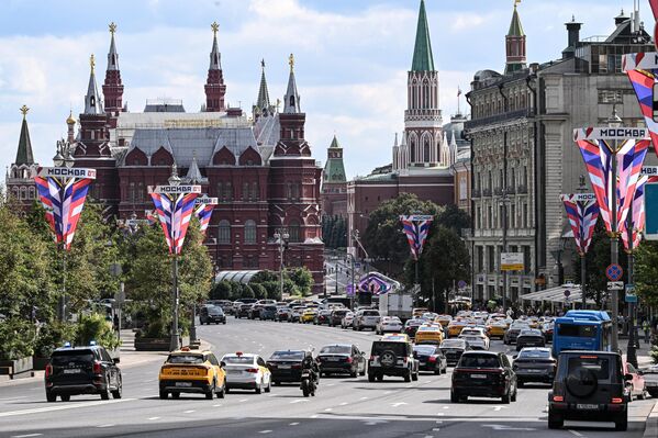 شارع تفرسكايا في موسكو يتزين ليوم المدينة شارع تفرسكايا في موسكو يتزين ليوم المدينة - سبوتنيك عربي