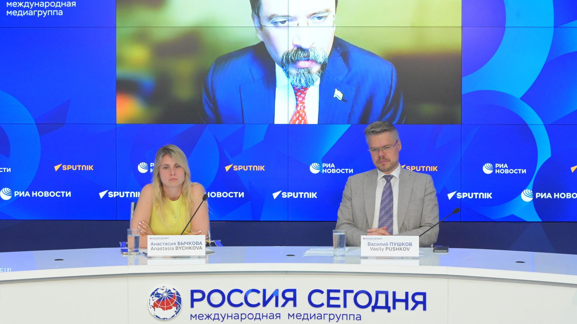 التضامن الصحفي... مديرو وسائل الإعلام العالمية الرائدة يناقشون التحديات المعاصرة التي تواجه هذا القطاع التضامن الصحفي... مديرو وسائل الإعلام العالمية الرائدة يناقشون التحديات المعاصرة التي تواجه هذا القطاع - سبوتنيك عربي, 1920, 09.09.2025