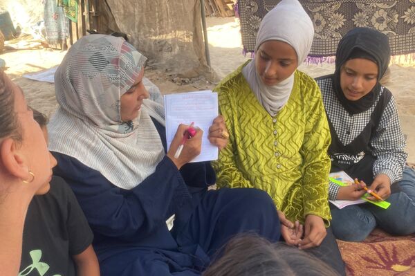 مبادرة &quot;مدرسة مريم&quot; لتعليم الأطفال النازحين في غزة - سبوتنيك عربي