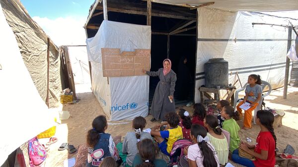 مبادرة مدرسة مريم لتعليم الأطفال النازحين في غزة - سبوتنيك عربي