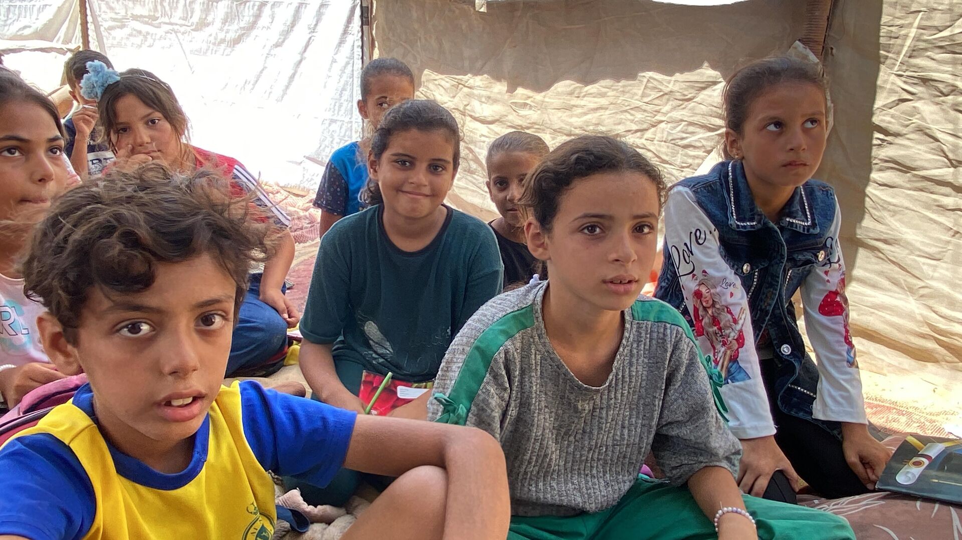 مبادرة مدرسة مريم لتعليم الأطفال النازحين في غزة - سبوتنيك عربي, 1920, 10.09.2025