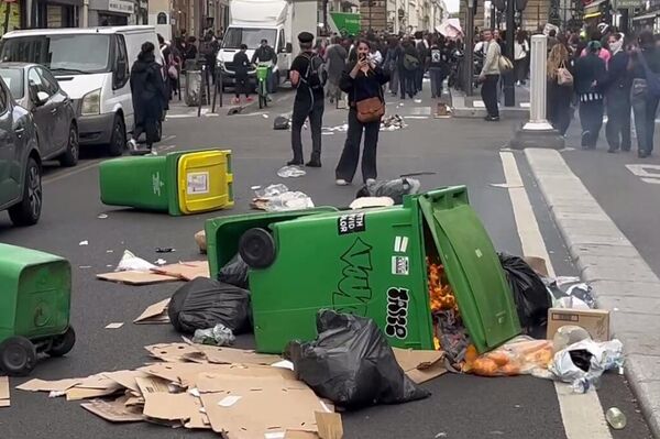 لنغلق كل شيء... المتظاهرون الفرنسيون يسيطرون على محطة ليون في باريس - سبوتنيك عربي