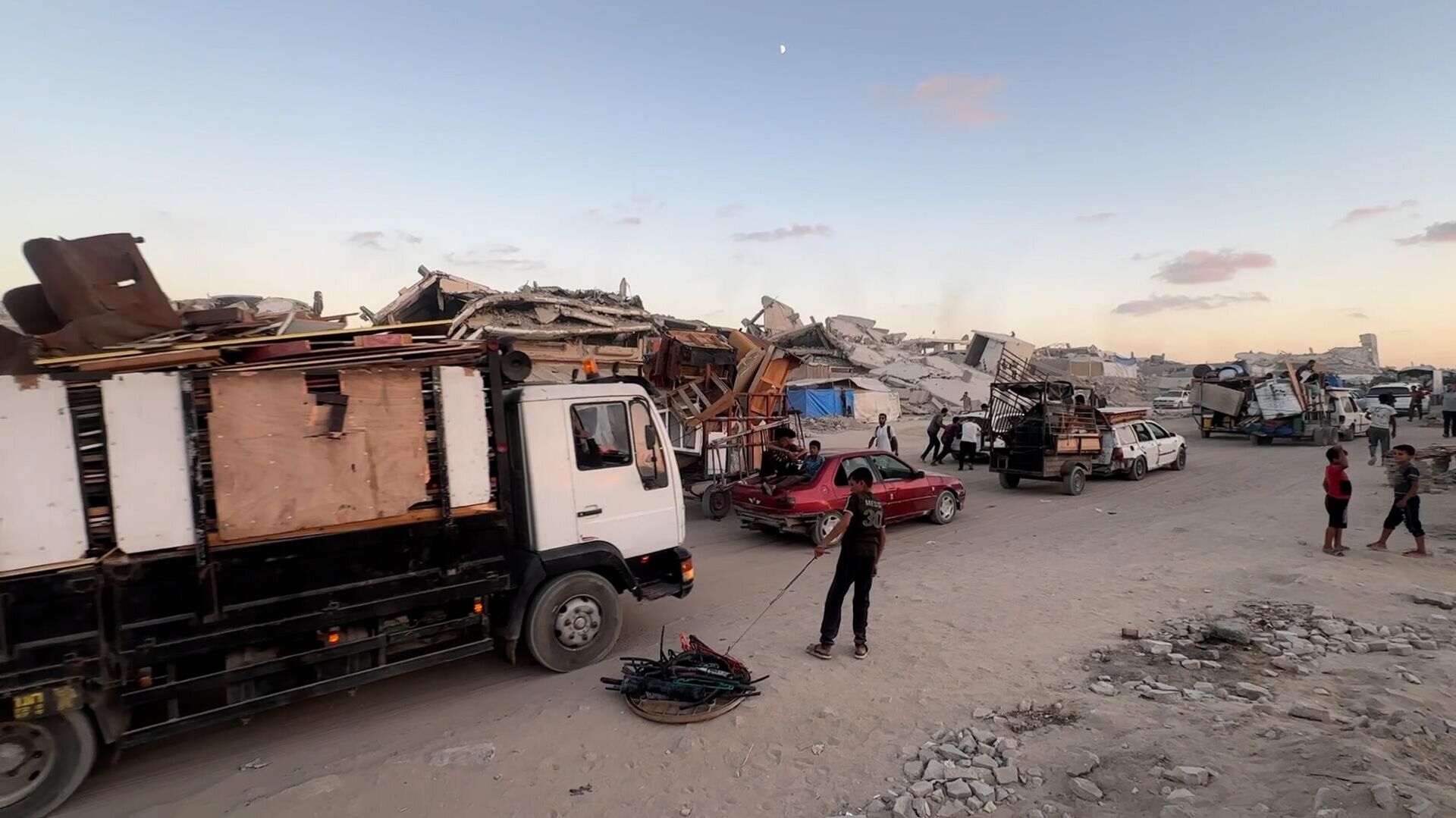 نزوح متواصل للفلسطينيين من شمالي غزة تحت وطأة القصف الإسرائيلي المكثف نزوح متواصل للفلسطينيين من شمالي غزة تحت وطأة القصف الإسرائيلي المكثف - سبوتنيك عربي, 1920, 11.09.2025