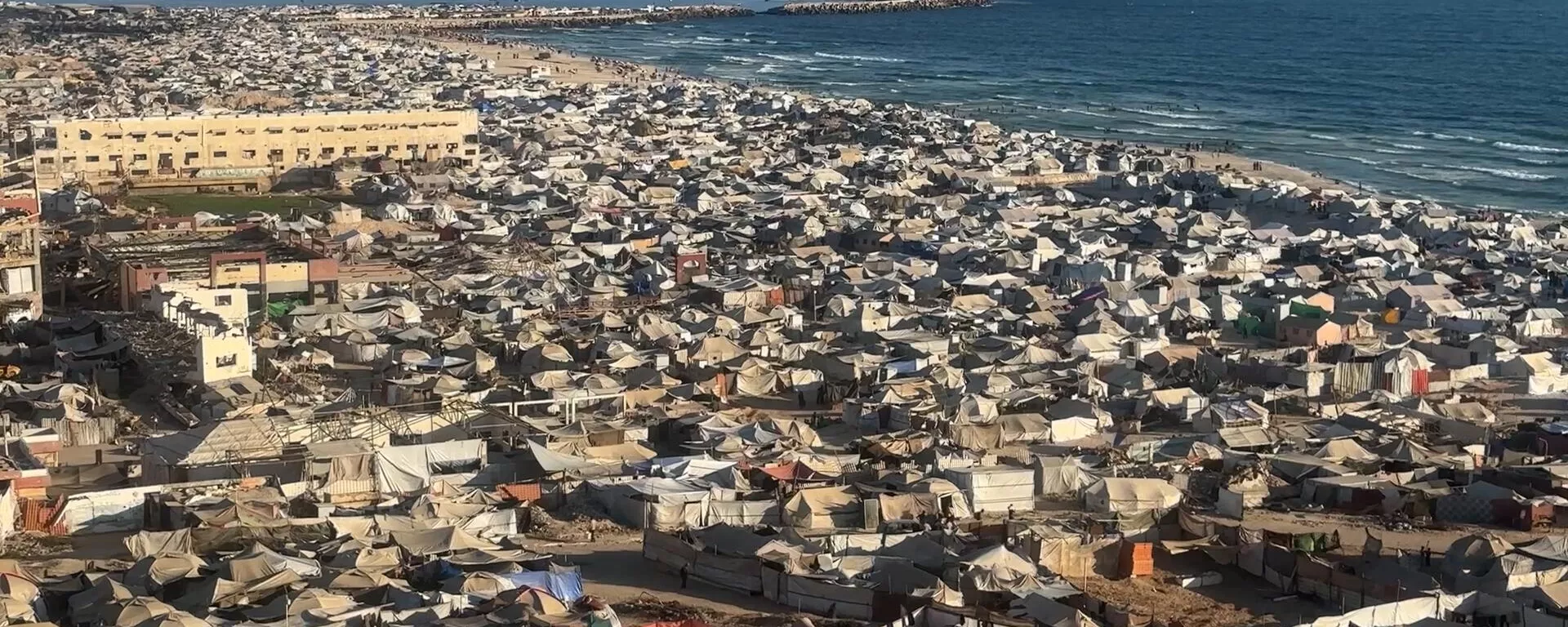 نزوح متواصل للفلسطينيين من شمالي غزة تحت وطأة القصف الإسرائيلي المكثف - سبوتنيك عربي, 1920, 14.09.2025