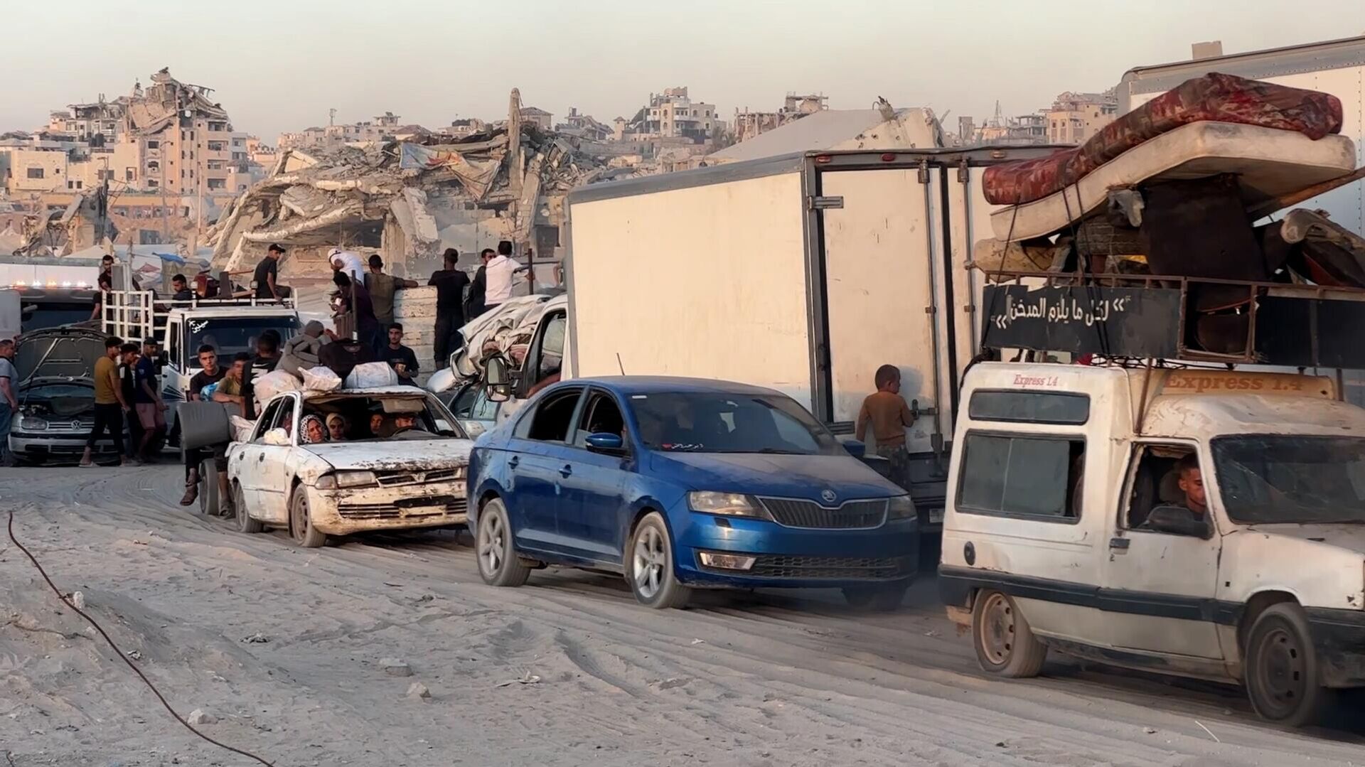 نزوح متواصل للفلسطينيين من شمالي غزة تحت وطأة القصف الإسرائيلي المكثف نزوح متواصل للفلسطينيين من شمالي غزة تحت وطأة القصف الإسرائيلي المكثف - سبوتنيك عربي, 1920, 11.09.2025