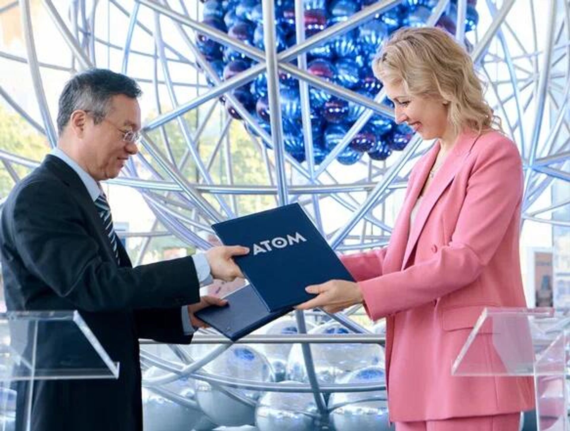 روساتوم والمؤسسة الوطنية الصينية للطاقة النووية يوقعان مذكرة تفاهم للتعاون في تطوير الموارد البشرية - سبوتنيك عربي, 1920, 12.09.2025