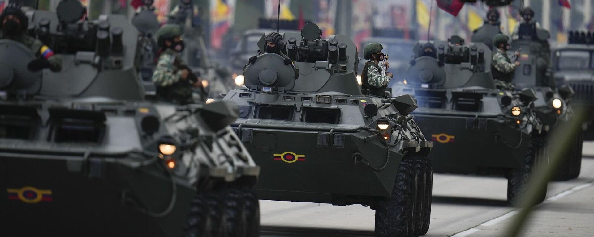 مركبات مدرعة تابعة للجيش الفنزويلي، في عرض عسكري بمناسبة يوم الاستقلال في كاراكاس، فنزويلا، 5 يوليو/ تموز 2022 - سبوتنيك عربي, 1920, 01.11.2025