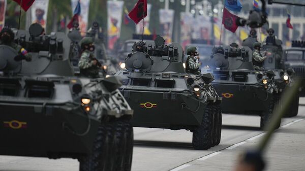 مركبات مدرعة تابعة للجيش الفنزويلي، في عرض عسكري بمناسبة يوم الاستقلال في كاراكاس، فنزويلا، 5 يوليو/ تموز 2022 - سبوتنيك عربي