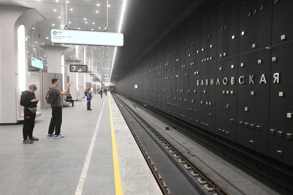 ركاب في محطة &quot;فافيلوفسكايا&quot; - سبوتنيك عربي