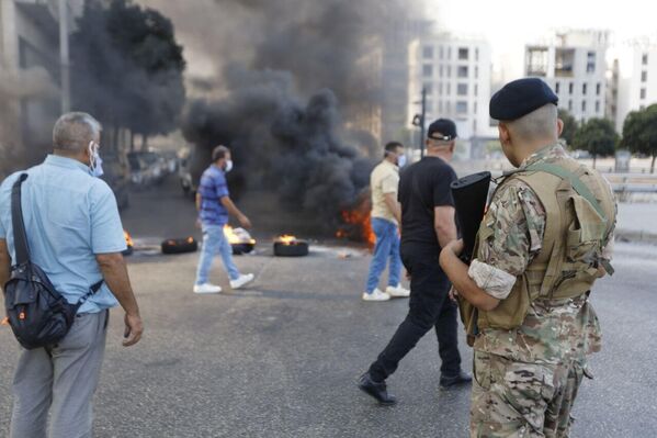 احتجاج العسكريين المتقاعدين في لبنان - سبوتنيك عربي