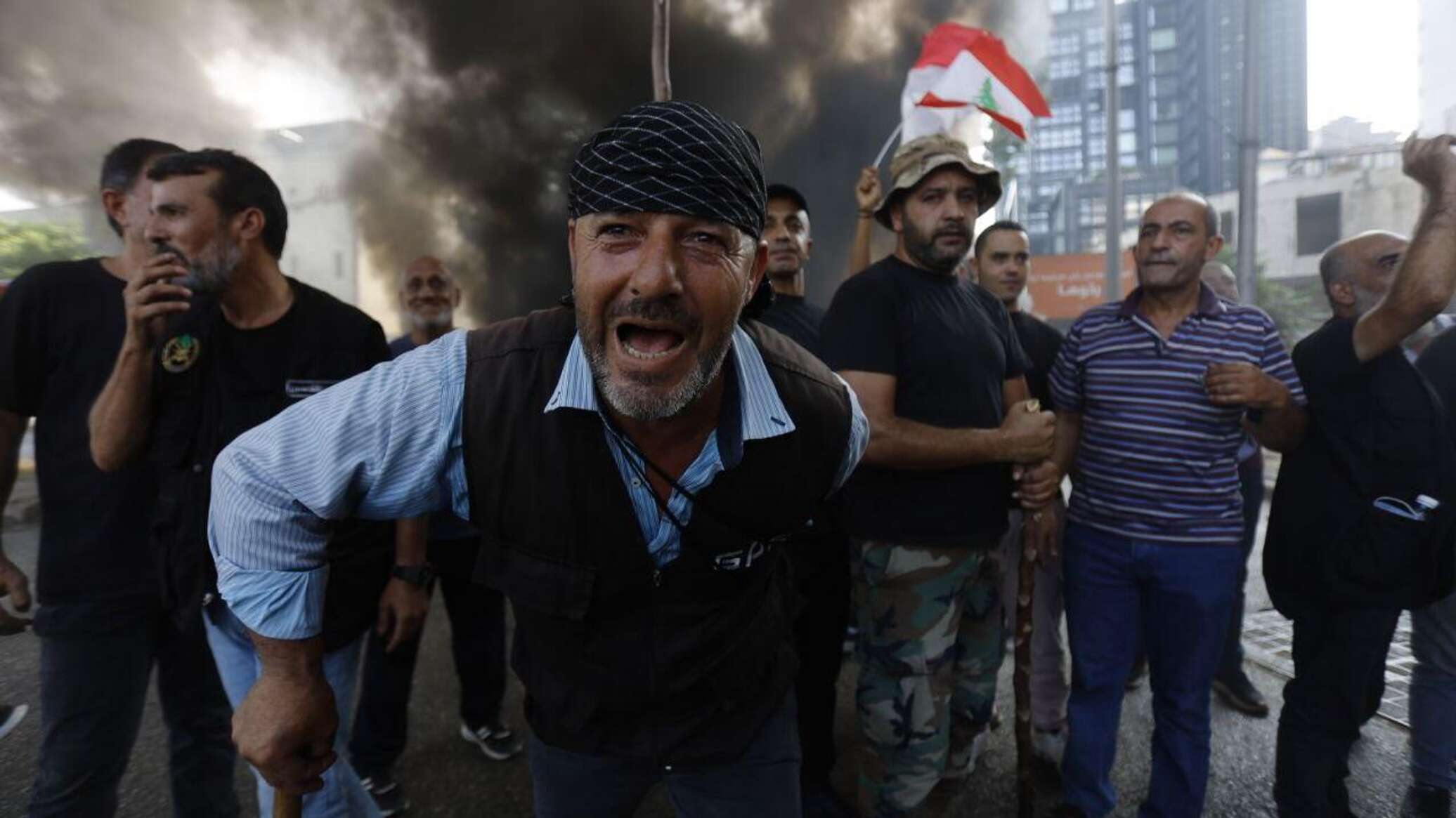 العسكريون اللبنانيون المتقاعدون يصعدون.. تحرك تحذيري في بيروت وطرابلس قبل "الانفجار الأكبر"