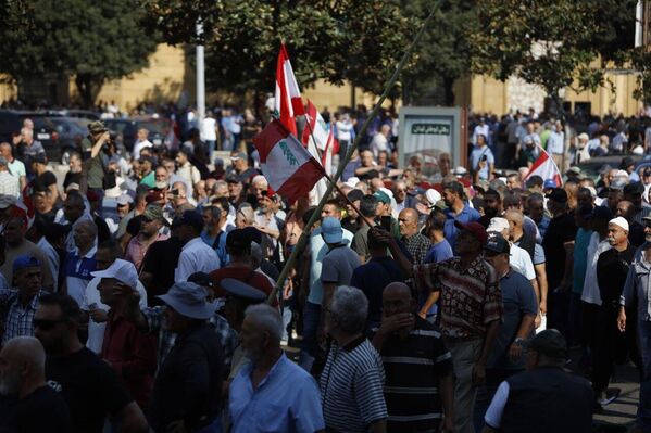 احتجاج العسكريين المتقاعدين في لبنان - سبوتنيك عربي