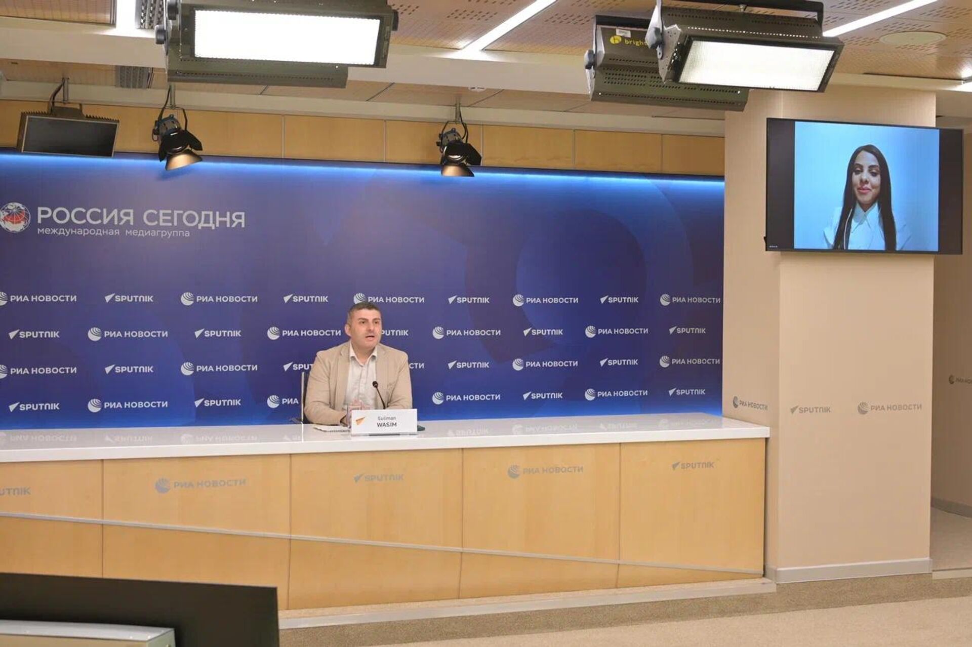 سبوتنيك تنظم ورشة عمل مع اليومن اليوم حول آليات حصد المشاهدات في زمن الأزمات سبوتنيك تنظم ورشة عمل مع اليومن اليوم حول آليات حصد المشاهدات في زمن الأزمات - سبوتنيك عربي, 1920, 17.09.2025