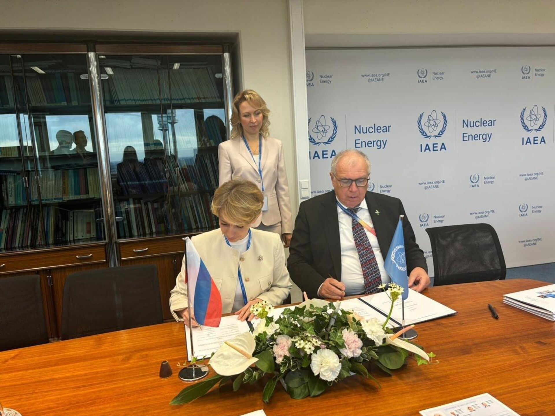 الوكالة الدولية للطاقة الذرية وروساتوم توقعان اتفاقية لتعزيز مشاركة النساء والشباب في القطاع النووي - سبوتنيك عربي, 1920, 17.09.2025